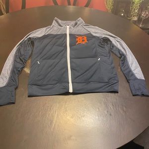Women’s zip up